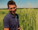 Flavien est paysan-meunier, sa ferme proche de Melun produit des farines locales sur meules de pierre paysan-meunier-yvelines-farine-fermiere