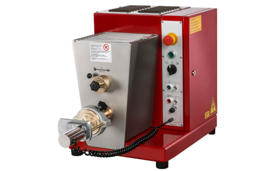 Machine à pâtes PM12 en version rouge, pour gîte ou restaurant jusqu'à 50/70 couverts presse_a_pates_professionnelle_restauration_extrudeuse_pasta_show