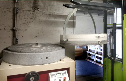 Une manutention aisée et pratique outil_levage_meules_moulin