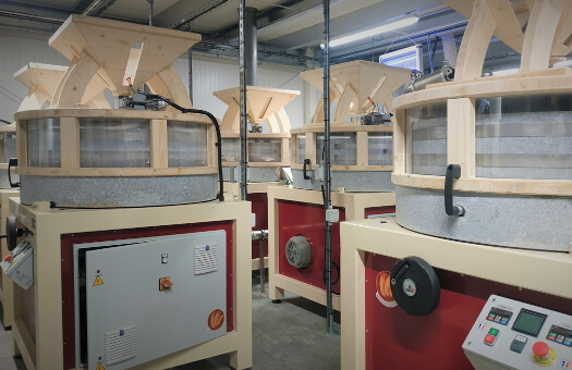 Installation complète par nos soins avec 5 x Moulins PRO100, Transfert pneumatique des farines et Tamiseurs